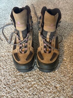 Vasque Hiking Boots - Size 9 Women’s